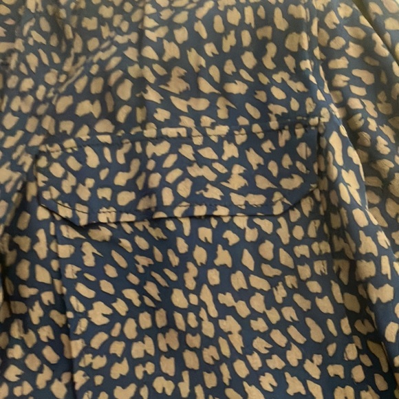 Beautiful Zara blouse in fun leopard print. - Picture 3 of 4